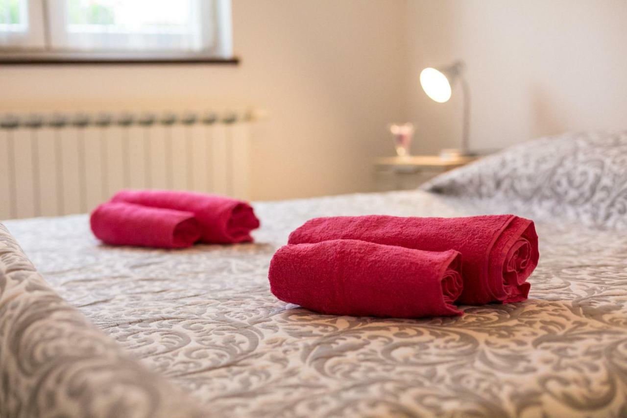 Amela Apartment Pula Bagian luar foto