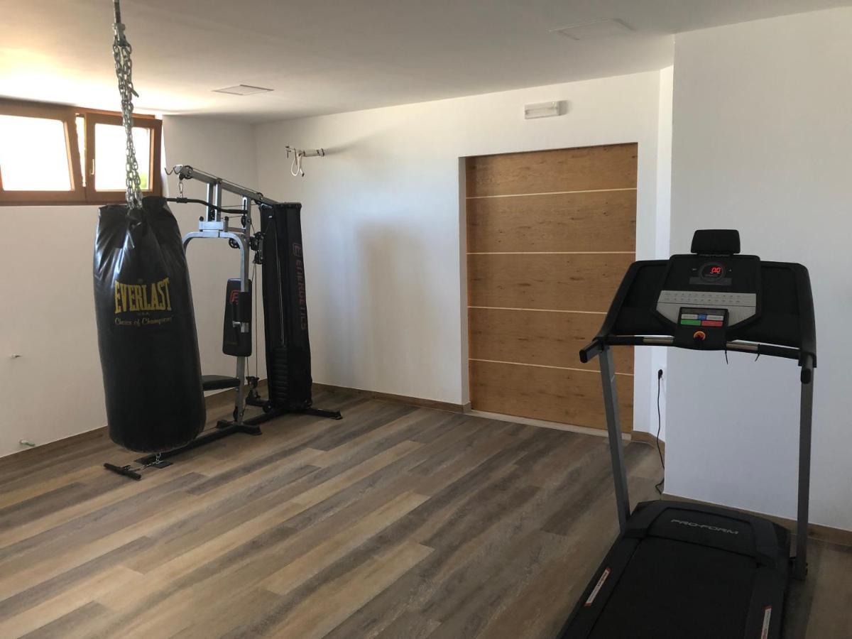 Amela Apartment Pula Bagian luar foto